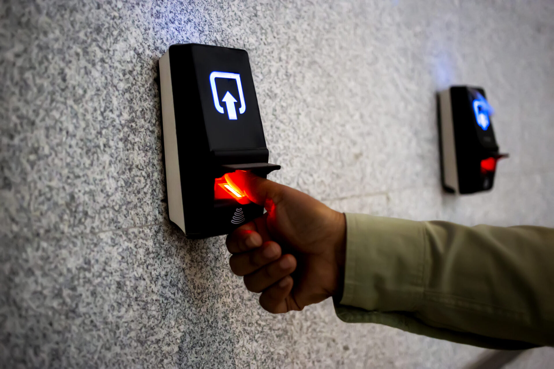 Contrôle d’accès pour banques, bureaux et sites sensibles à Dakar : solutions et bonnes pratiques