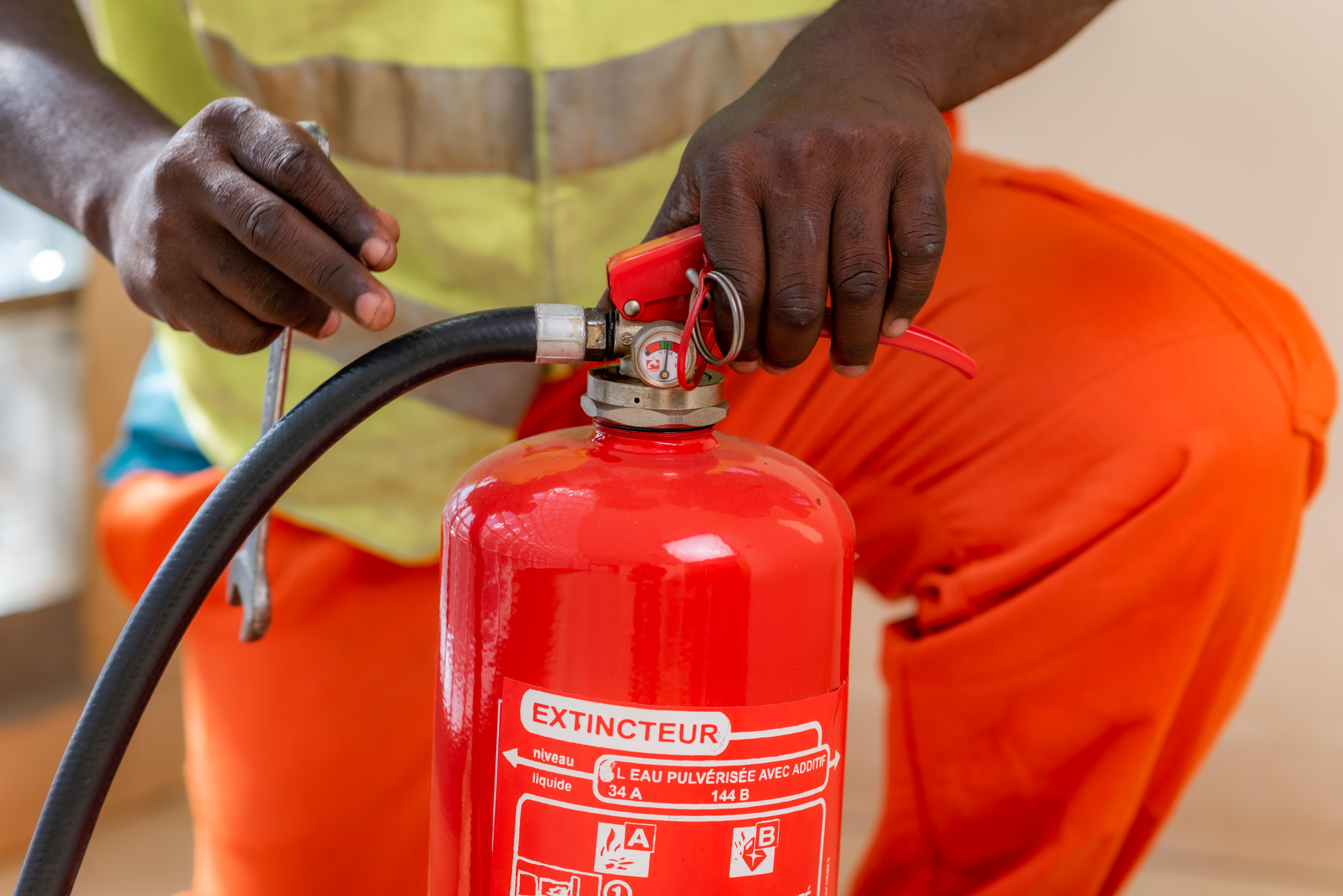 Maintenance des extincteurs à Dakar : quand les vérifier, les recharger ou les remplacer ?